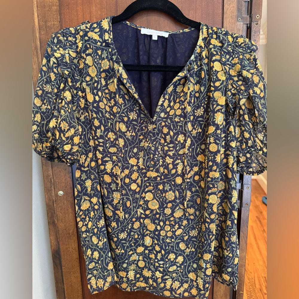 Olivaceous navy/green/gold top, small